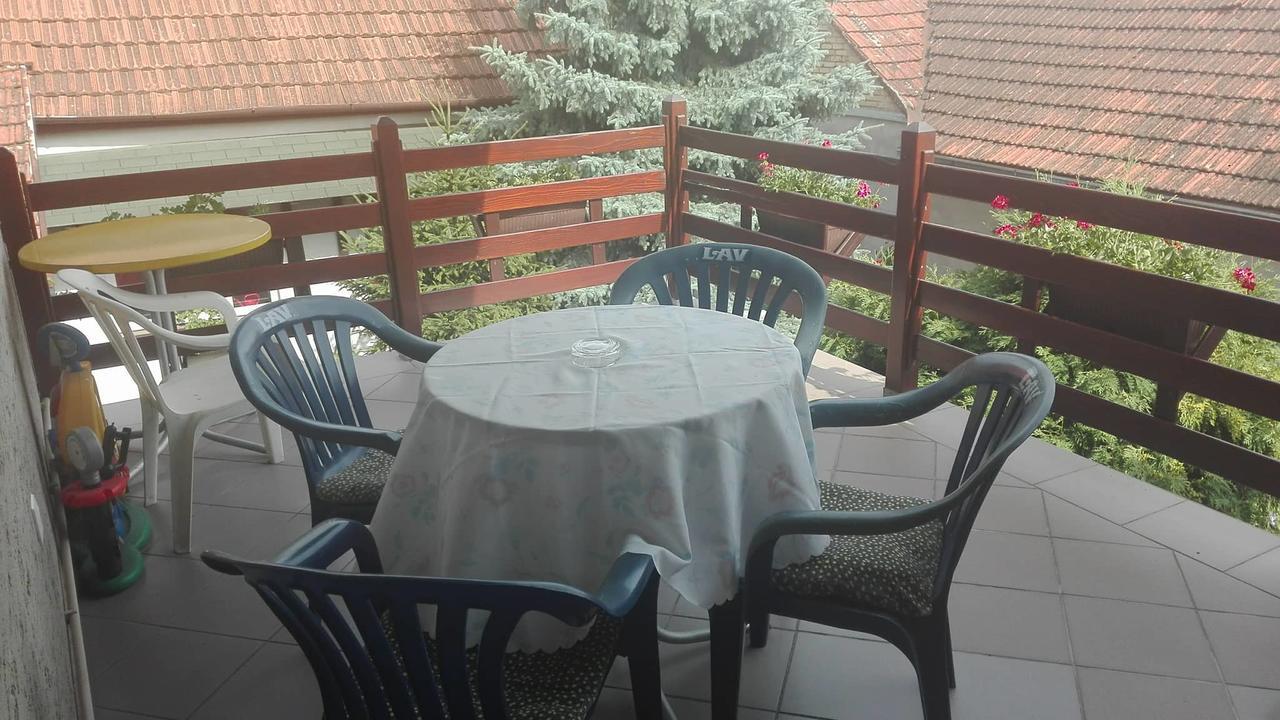 Domacinstvo Opavski Backi Petrovac Exteriör bild