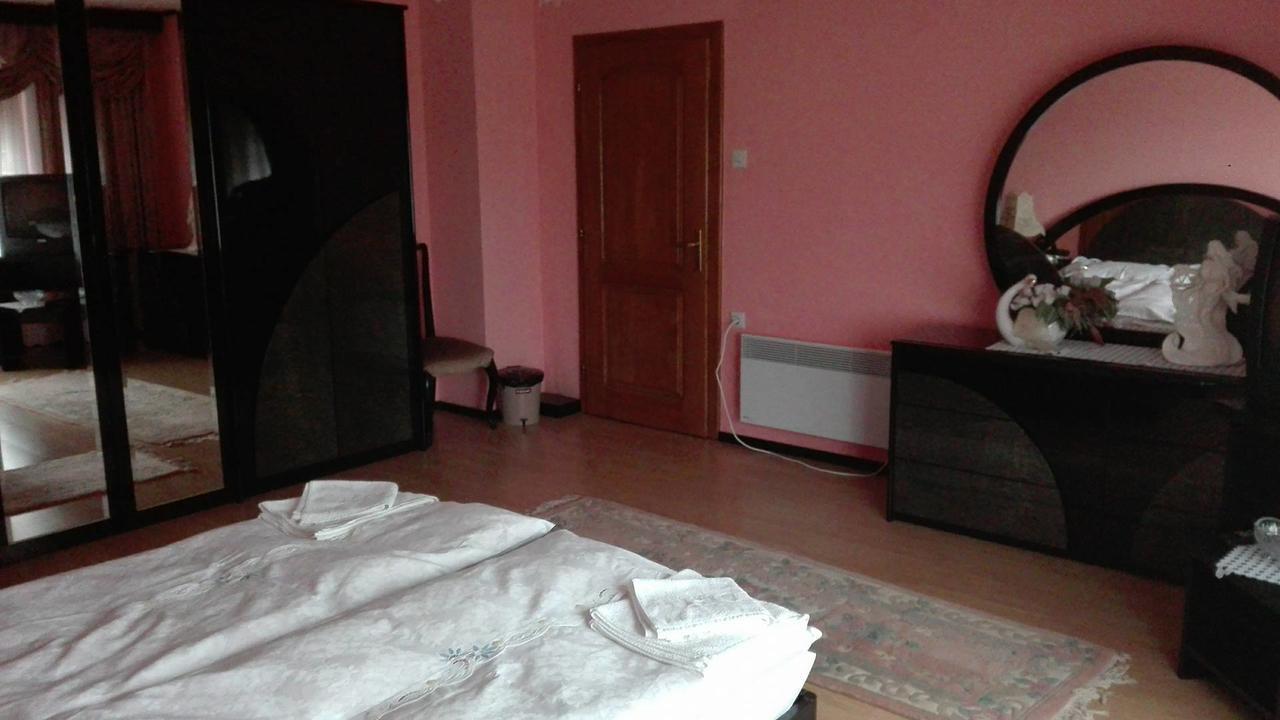 Domacinstvo Opavski Backi Petrovac Exteriör bild